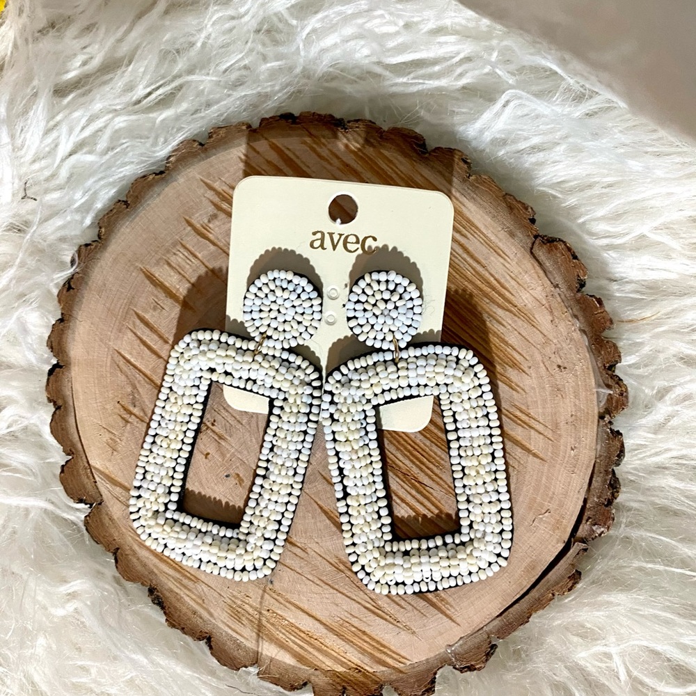 NWT Earrings 3” Tao Beaded Statement /White - Picture 9 of 10
